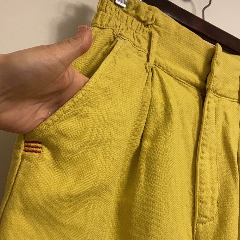 Bright Yellow High-Rise Pleated Women's Pants - Picture 5 of 11